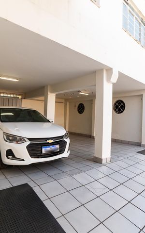 Casa à venda com 732m², 5 quartos e 6 vagas Casa à venda com 732m², 5 quartos e 6 vagasGaragem