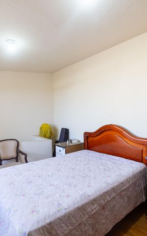 Casa à venda com 732m², 5 quartos e 6 vagas Casa à venda com 732m², 5 quartos e 6 vagasQuarto 5
