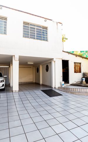 Casa à venda com 732m², 5 quartos e 6 vagas Casa à venda com 732m², 5 quartos e 6 vagasGaragem