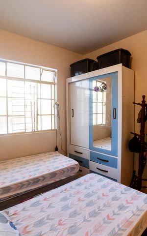 Casa à venda com 732m², 5 quartos e 6 vagas Casa à venda com 732m², 5 quartos e 6 vagasQuarto 1