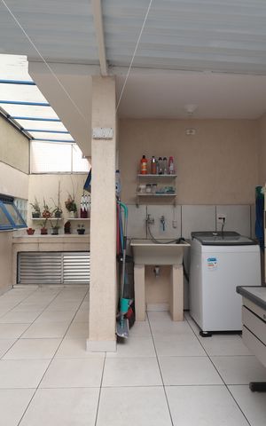 Casa à venda com 140m², 3 quartos e 2 vagasÁrea de Serviço