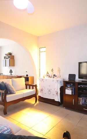 Casa à venda com 140m², 3 quartos e 2 vagasSala