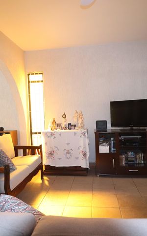 Casa à venda com 140m², 3 quartos e 2 vagasSala