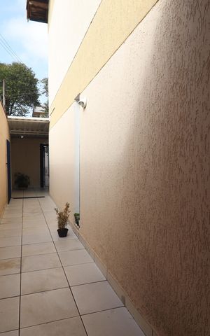 Casa à venda com 140m², 3 quartos e 2 vagasCorredor Lateral