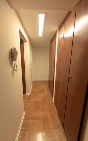 Apartamento à venda com 330m², 5 quartos e 4 vagas Apartamento à venda com 330m², 5 quartos e 4 vagasCorredor