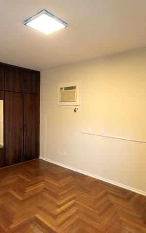 Apartamento à venda com 330m², 5 quartos e 4 vagas Apartamento à venda com 330m², 5 quartos e 4 vagasSuíte 3