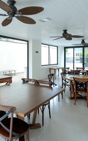 Apartamento à venda com 330m², 5 quartos e 4 vagas Apartamento à venda com 330m², 5 quartos e 4 vagasÁrea comum - Salão de festas