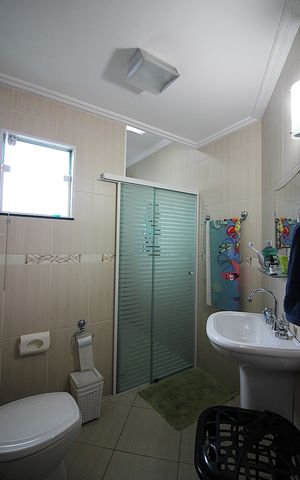 Casa à venda com 298m², 4 quartos e 5 vagasBanheiro Social