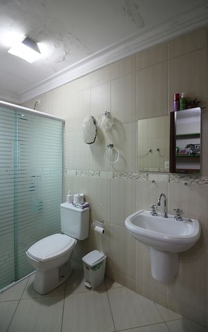 Casa à venda com 298m², 4 quartos e 5 vagasSuíte 02 Banheiro