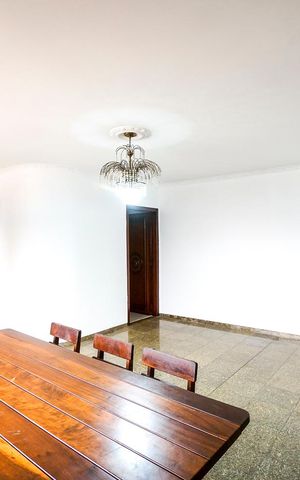 Casa para alugar com 450m², 4 quartos e 7 vagas Casa para alugar com 450m², 4 quartos e 7 vagasSala de jantar