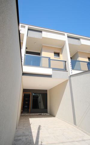 Casa à venda com 130m², 3 quartos e 2 vagasGaragem