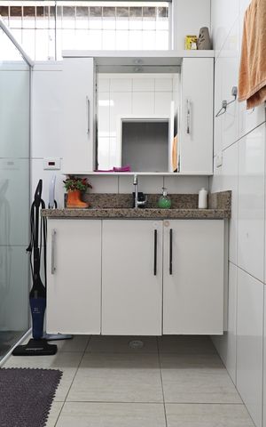 Casa à venda com 160m², 3 quartos e 2 vagasBanheiro