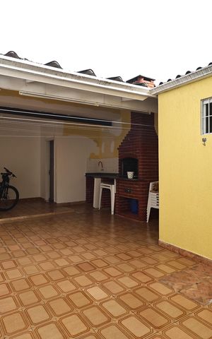 Casa à venda com 160m², 3 quartos e 2 vagasquintal com churrasqueira