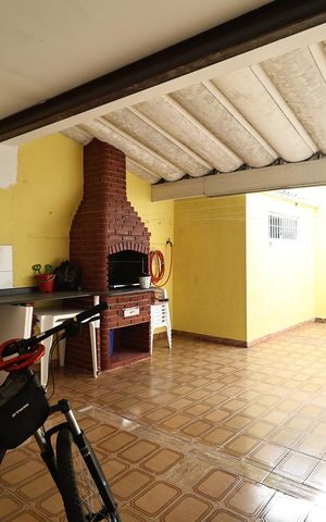 Casa à venda com 160m², 3 quartos e 2 vagasquintal com churrasqueira
