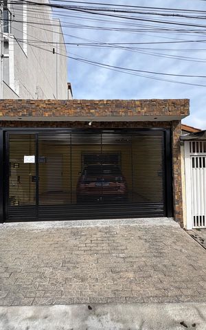 Casa à venda com 160m², 3 quartos e 2 vagas Casa à venda com 160m², 3 quartos e 2 vagasFachada