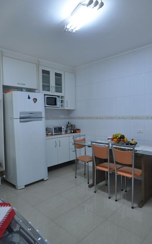 Casa à venda com 240m², 3 quartos e 2 vagasCozinha