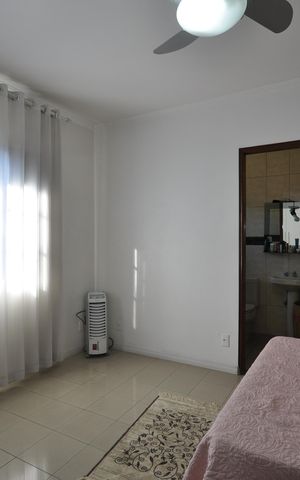 Casa à venda com 240m², 3 quartos e 2 vagasSuíte