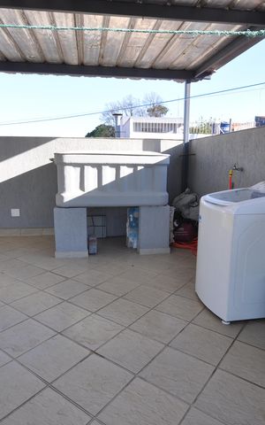 Casa à venda com 240m², 3 quartos e 2 vagasÁrea de Serviço