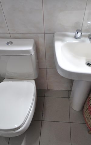 Casa à venda com 240m², 3 quartos e 2 vagasBanheiro da Suíte