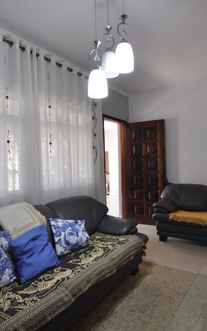 Casa à venda com 240m², 3 quartos e 2 vagasSala