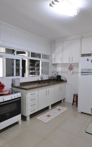 Casa à venda com 240m², 3 quartos e 2 vagasCozinha