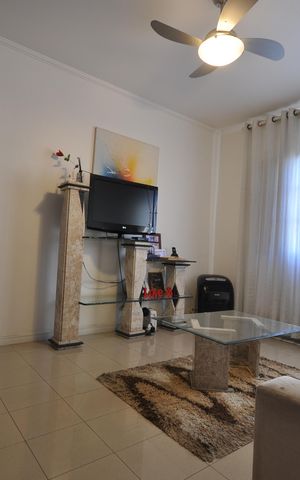 Casa à venda com 240m², 3 quartos e 2 vagasSala de TV