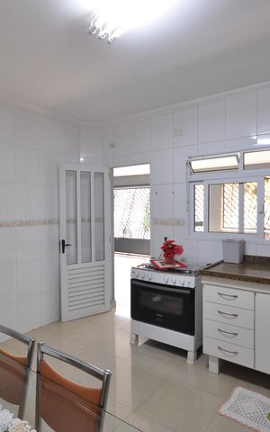 Casa à venda com 240m², 3 quartos e 2 vagasCozinha
