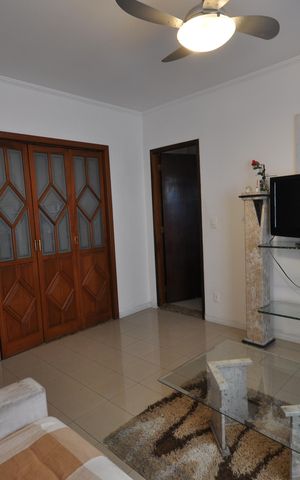 Casa à venda com 240m², 3 quartos e 2 vagasSala de TV
