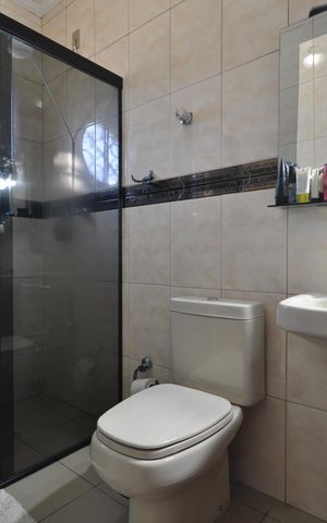 Casa à venda com 240m², 3 quartos e 2 vagasBanheiro da Suíte
