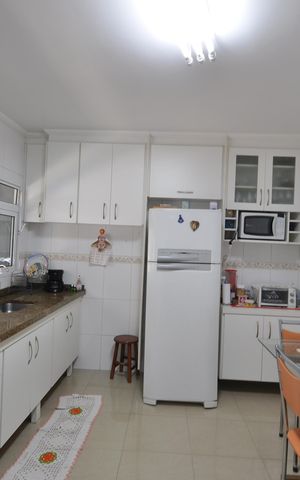 Casa à venda com 240m², 3 quartos e 2 vagasCozinha