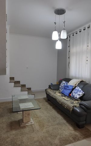 Casa à venda com 240m², 3 quartos e 2 vagasSala