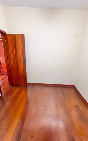 Casa à venda com 508m², 5 quartos e 8 vagas Casa à venda com 508m², 5 quartos e 8 vagasQuarto 2