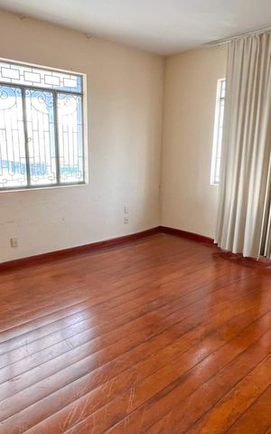 Casa à venda com 508m², 5 quartos e 8 vagas Casa à venda com 508m², 5 quartos e 8 vagasSala
