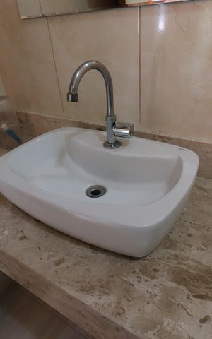 Casa à venda com 187m², 3 quartos e 4 vagasBanheiro Social - Pia