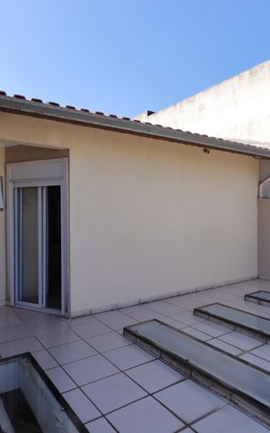 Casa à venda com 187m², 3 quartos e 4 vagasVaranda da Suíte
