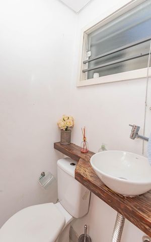 Casa à venda com 200m², 3 quartos e sem vagaLavabo