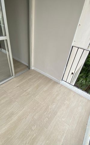 Apartamento para alugar com 70m², 2 quartos e 1 vaga Apartamento para alugar com 70m², 2 quartos e 1 vagaVaranda - Sala
