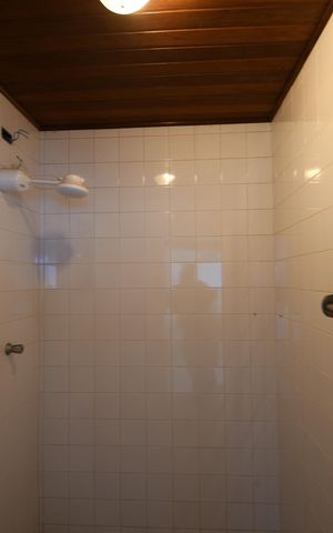 Casa de condomínio à venda com 300m², 3 quartos e 4 vagasBanheiro de serviço