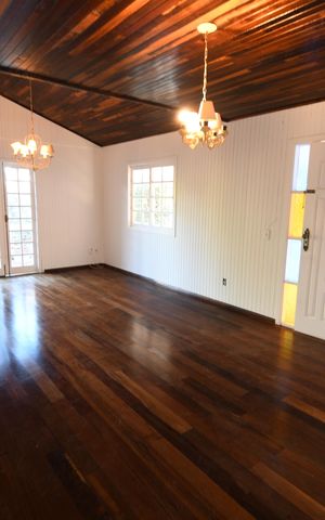 Casa de condomínio à venda com 300m², 3 quartos e 4 vagasSala