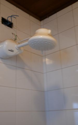 Casa de condomínio à venda com 300m², 3 quartos e 4 vagasBanheiro de serviço