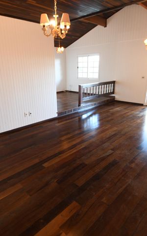Casa de condomínio à venda com 300m², 3 quartos e 4 vagasSala
