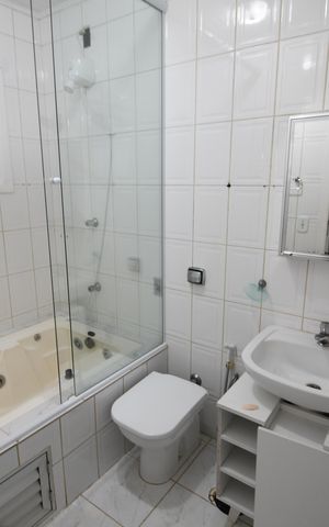 Casa de condomínio à venda com 300m², 3 quartos e 4 vagasBanheiro da Suíte