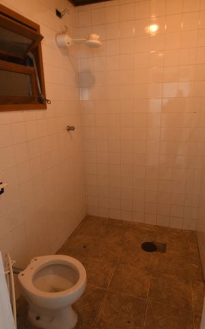 Casa de condomínio à venda com 300m², 3 quartos e 4 vagasBanheiro de serviço