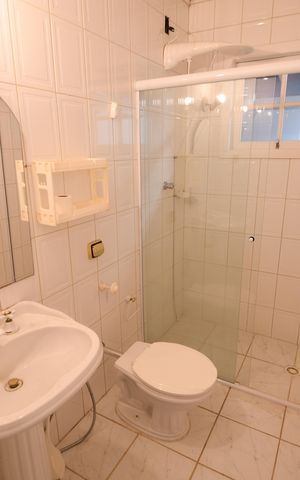 Casa de condomínio à venda com 300m², 3 quartos e 4 vagasBanheiro