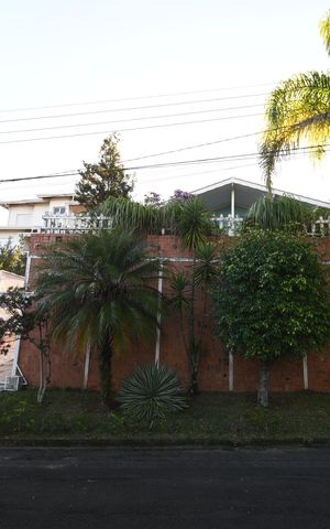 Casa de condomínio à venda com 300m², 3 quartos e 4 vagasFachada