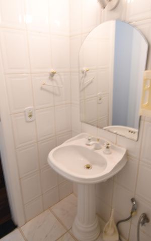 Casa de condomínio à venda com 300m², 3 quartos e 4 vagasBanheiro