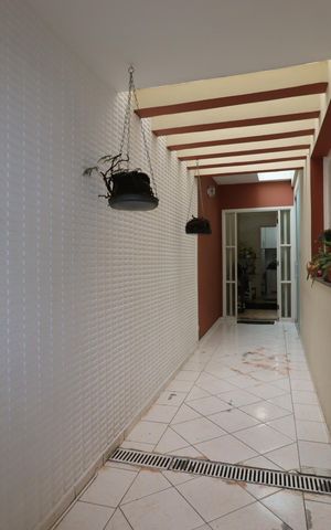 Casa para alugar com 207m², 3 quartos e 2 vagasCorredor externo