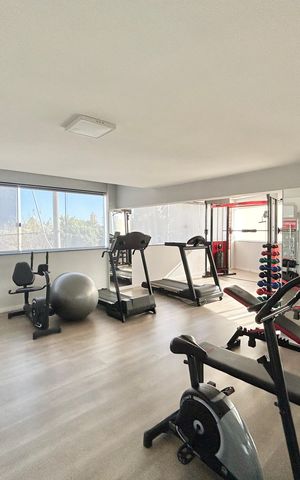 Apartamento à venda com 139m², 3 quartos e 2 vagas Apartamento à venda com 139m², 3 quartos e 2 vagasÁrea comum - Academia
