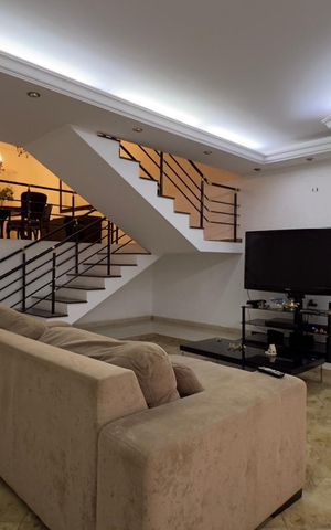 Casa à venda com 300m², 3 quartos e 7 vagasSala