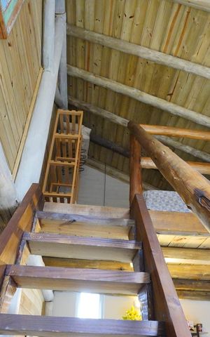 Casa para alugar com 99m², 1 quarto e 2 vagasEscada